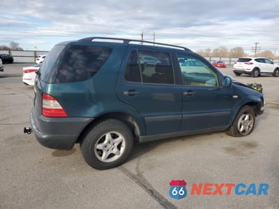 Trzecie zdjęcie samochodu z tyłu: 1999 MERCEDES-BENZ ML 320 VIN:4JGAB54EXXA135939 - miniatura