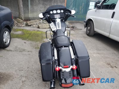 Czwarte zdjęcie samochodu z boku: 2018 HARLEY-DAVIDSON FLHX STREET GLIDE VIN:1HD1KBC12JB662231 - miniatura