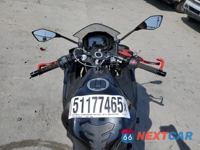 Zdjęcie 6 z 10 samochodu: 2025 KAWASAKI EX650 R VIN:ML5EXER19SDAD6834 - miniatura