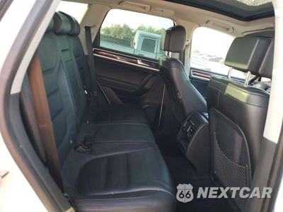 Zdjęcie 12 z 15 samochodu: 2014 VOLKSWAGEN TOUAREG V6 TDI VIN:WVGEP9BP0ED001256 - miniatura