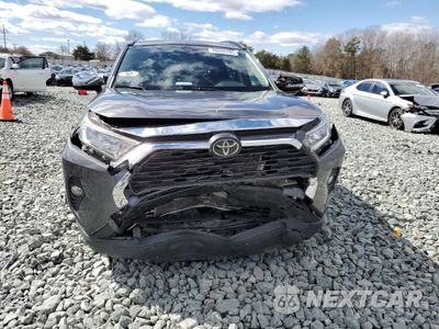 Piąte zdjęcie samochodu w środku: 2019 TOYOTA RAV4 XLE VIN:JTMW1RFV6KJ005909 - miniatura