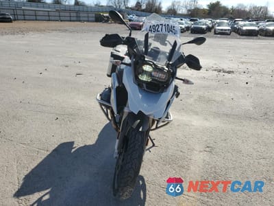 Drugie zdjęcie samochodu z przodu: 2016 BMW R1200 GS VIN:WB10A1106GZ189385 - miniatura