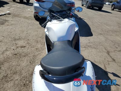 Zdjęcie 6 z 10 samochodu: 2022 SUZUKI GSX1300 RR VIN:JS1EJ11B1N7101324 - miniatura