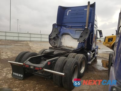 Czwarte zdjęcie samochodu z boku: 2022 VOLVO VN SEMI TRUCK VIN:4V4NC9EH3NN304731 - miniatura