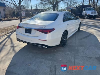 Trzecie zdjęcie samochodu z tyłu: 2023 MERCEDES-BENZ S 580 4MATIC VIN:W1K6G7GBXPA184878 - miniatura