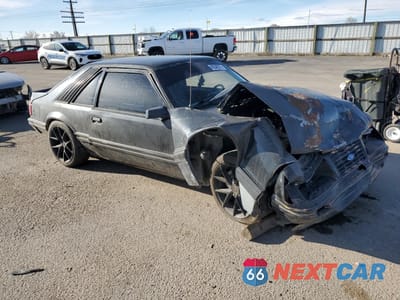 Czwarte zdjęcie samochodu z boku: 1983 FORD MUSTANG VIN:1FABP28FXDF146357 - miniatura
