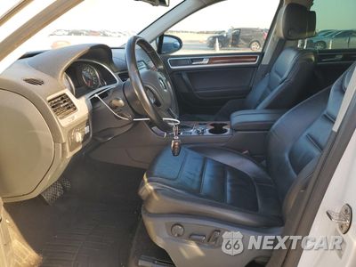 Zdjęcie 7 z 15 samochodu: 2014 VOLKSWAGEN TOUAREG V6 TDI VIN:WVGEP9BP0ED001256 - miniatura