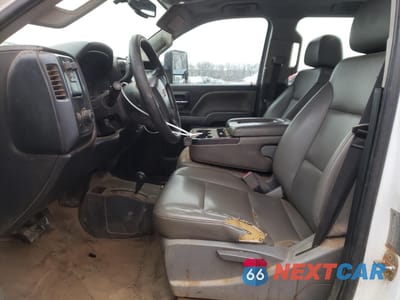 Zdjęcie 7 z 14 samochodu: 2018 CHEVROLET SILVERADO K3500 VIN:1GB4KYEY9JF136414 - miniatura