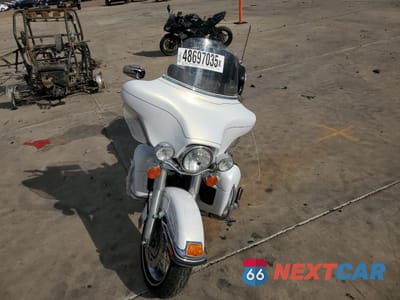 Piąte zdjęcie samochodu w środku: 2007 HARLEY-DAVIDSON FLHTCUI VIN:1HD1FC41X7Y703882 - miniatura