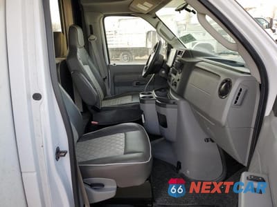 Piąte zdjęcie samochodu w środku: 2022 FORD E450 RV VIN:1FDXE4FN8MDC37615 - miniatura