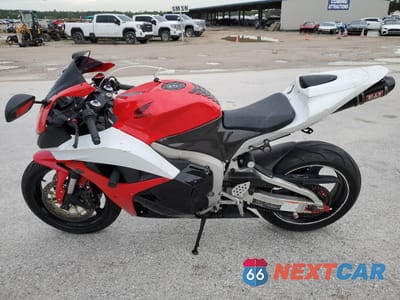Trzecie zdjęcie samochodu z tyłu: 2012 HONDA CBR600 RR VIN:JH2PC4040CK500059 - miniatura