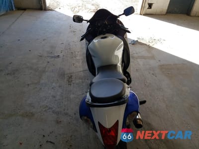 Zdjęcie 6 z 9 samochodu: 2009 SUZUKI GSX1300 R VIN:JS1GX72A192104744 - miniatura