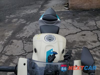 Piąte zdjęcie samochodu w środku: 2024 YAMAHA YZFR3 A VIN:MH3RH18Y9RK013896 - miniatura