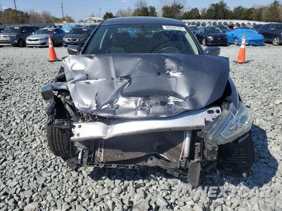 Piąte zdjęcie samochodu w środku: 2017 NISSAN ALTIMA 2.5 VIN:1N4AL3AP4HC260734 - miniatura