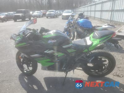 Trzecie zdjęcie samochodu z tyłu: 2016 KAWASAKI EX300 B VIN:JKAEX8B1XGDA31150 - miniatura