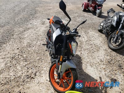 Drugie zdjęcie samochodu z przodu: 2023 KTM 200 DUKE VIN:MD2JPC407PC016873 - miniatura