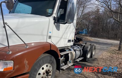 Drugie zdjęcie samochodu z przodu: 2013 VOLVO VN VNM VIN:4V4MC9EH6DN136951 - miniatura