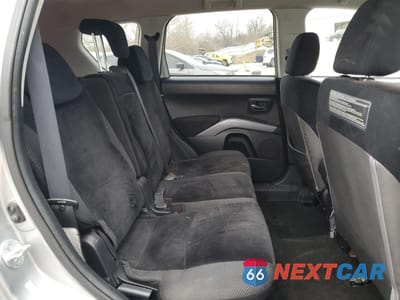 Zdjęcie 12 z 15 samochodu: 2010 MITSUBISHI OUTLANDER ES VIN:JA4AS2AW8AZ004110 - miniatura