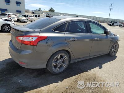 Trzecie zdjęcie samochodu z tyłu: 2014 FORD FOCUS SE VIN:1FADP3F22EL271385 - miniatura