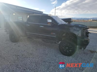 Czwarte zdjęcie samochodu z boku: 2018 CHEVROLET SILVERADO K3500 LTZ VIN:1GC4K0EY8JF148079 - miniatura