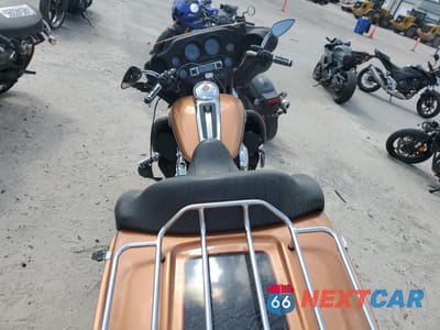 Zdjęcie 6 z 10 samochodu: 2008 HARLEY-DAVIDSON FLHTCUI 105TH ANNIVERSARY EDITION VIN:1HD1FC4458Y604687 - miniatura