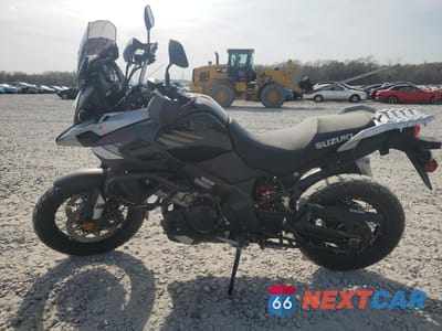 Trzecie zdjęcie samochodu z tyłu: 2018 SUZUKI DL1000 A VIN:JS1VU51A6J2101574 - miniatura