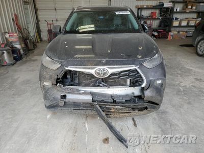 Piąte zdjęcie samochodu w środku: 2022 TOYOTA HIGHLANDER XLE VIN:5TDGZRAH2NS538247 - miniatura