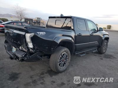 Trzecie zdjęcie samochodu z tyłu: 2024 TOYOTA TACOMA DOUBLE CAB VIN:3TMLB5JN5RM083918 - miniatura