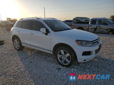 Czwarte zdjęcie samochodu z boku: 2014 VOLKSWAGEN TOUAREG V6 TDI VIN:WVGEP9BP0ED001256 - miniatura