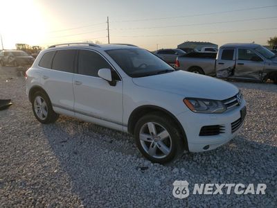 Czwarte zdjęcie samochodu z boku: 2014 VOLKSWAGEN TOUAREG V6 TDI VIN:WVGEP9BP0ED001256 - miniatura