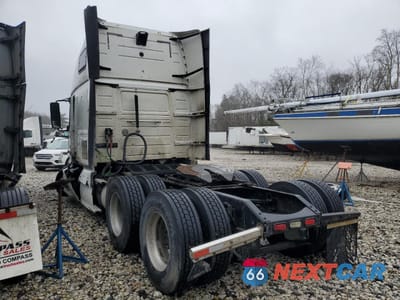 Trzecie zdjęcie samochodu z tyłu: 2015 VOLVO VNL SEMI TRUCK VIN:4V4NC9EH8FN920233 - miniatura