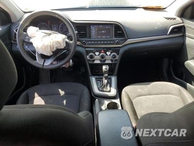 Zdjęcie 8 z 12 samochodu: 2019 HYUNDAI ELANTRA SEL VIN:5NPD84LF0KH419263 - miniatura