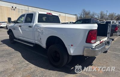 Trzecie zdjęcie samochodu z tyłu: 2018 RAM TRUCKS 3500 ST VIN:3C63RRGL5JG251480 - miniatura