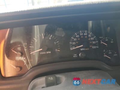 Zdjęcie 9 z 13 samochodu: 2001 JEEP CHEROKEE SPORT VIN:1J4FF48S71L523919 - miniatura