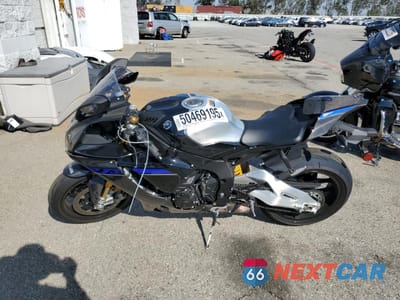 Trzecie zdjęcie samochodu z tyłu: 2024 YAMAHA YZFR1M C VIN:JYARN67Y5RA000442 - miniatura