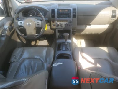Zdjęcie 8 z 13 samochodu: 2006 NISSAN PATHFINDER LE VIN:5N1AR18W46C614688 - miniatura