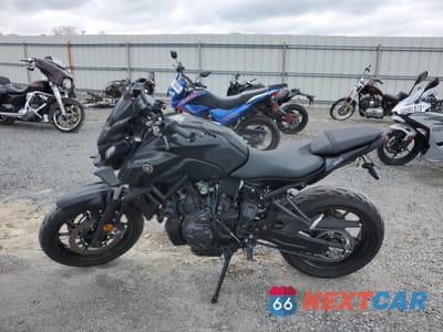 Trzecie zdjęcie samochodu z tyłu: 2024 YAMAHA MT07 VIN:JYARM32E3RA011504 - miniatura
