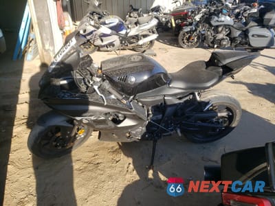Trzecie zdjęcie samochodu z tyłu: 2024 YAMAHA YZFR7 VIN:JYARM38E9RA009800 - miniatura