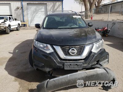 Piąte zdjęcie samochodu w środku: 2017 NISSAN ROGUE S VIN:KNMAT2MV0HP523678 - miniatura