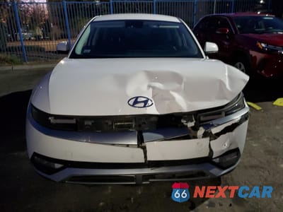 Piąte zdjęcie samochodu w środku: 2023 HYUNDAI IONIQ 5 SE VIN:KM8KM4AE2PU125353 - miniatura