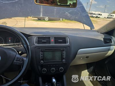 Zdjęcie 9 z 10 samochodu: 2014 VOLKSWAGEN JETTA HYBRID VIN:3VW637AJ3EM214208 - miniatura