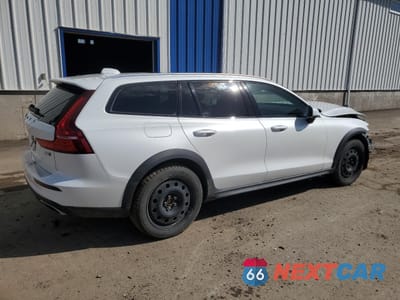 Trzecie zdjęcie samochodu z tyłu: 2021 VOLVO V60 CROSS COUNTRY T5 MOMENTUM VIN:YV4102WK3M1065110 - miniatura