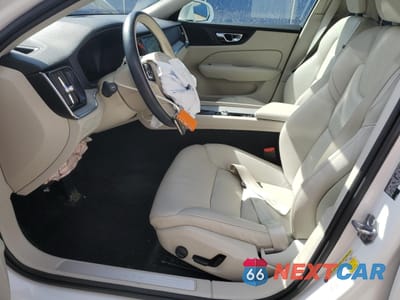 Zdjęcie 7 z 13 samochodu: 2021 VOLVO V60 CROSS COUNTRY T5 MOMENTUM VIN:YV4102WK3M1065110 - miniatura