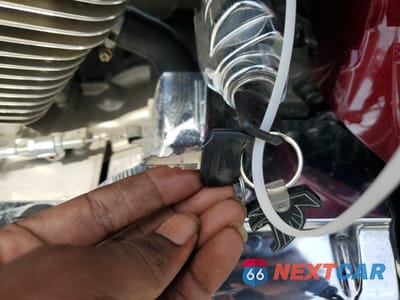 Zdjęcie 8 z 9 samochodu: 2006 HONDA VTX1300 C VIN:1HFSC55086A207427 - miniatura