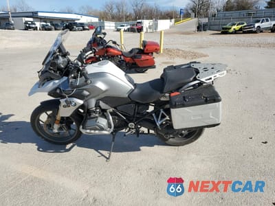 Trzecie zdjęcie samochodu z tyłu: 2016 BMW R1200 GS VIN:WB10A1106GZ189385 - miniatura