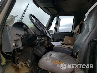 Piąte zdjęcie samochodu w środku: 2004 INTERNATIONAL 4300 REFUSE TRUCK VIN:1HTMMAAL84H601574 - miniatura