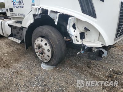 Zdjęcie 9 z 10 samochodu: 2017 VOLVO VNL SEMI TRUCK VIN:4V4NC9EH1HN976467 - miniatura