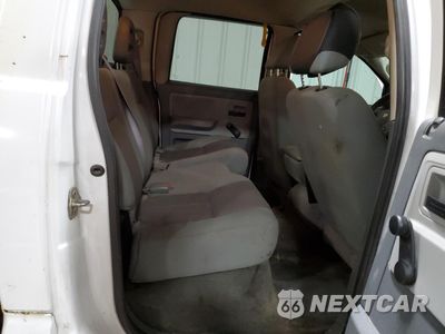 Zdjęcie 10 z 13 samochodu: 2005 DODGE DAKOTA QUAD VIN:1D7HE28N25S213002 - miniatura