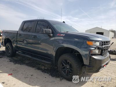 Czwarte zdjęcie samochodu z boku: 2020 CHEVROLET SILVERADO K1500 TRAIL BOSS CUSTOM VIN:1GCPYCEF8LZ181032 - miniatura