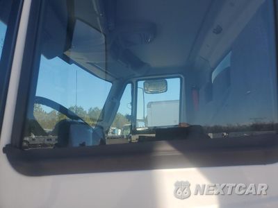 Zdjęcie 6 z 11 samochodu: 2016 INTERNATIONAL 4300 BOX TRUCK VIN:1HTMMMML0GH012827 - miniatura